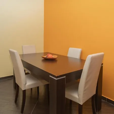 Apartment Hamall Host
